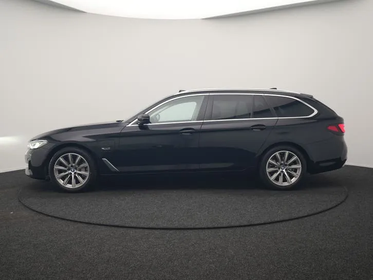 BMW 5-Serie 2021 photo 2