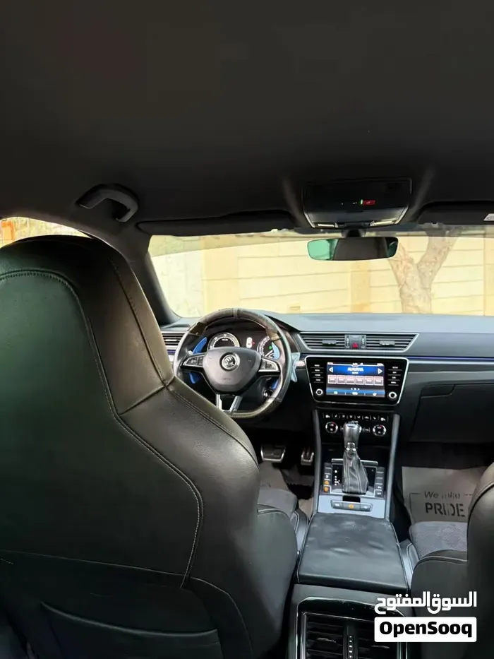 Skoda Superb 2018 photo 2