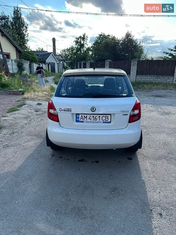 Skoda Fabia 2012 photo 5