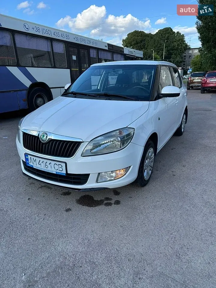 Skoda Fabia 2012 photo 2