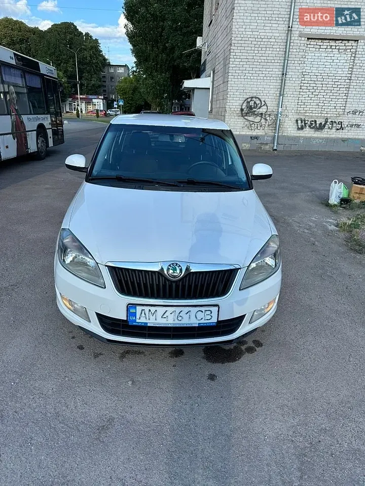 Skoda Fabia 2012 photo 3