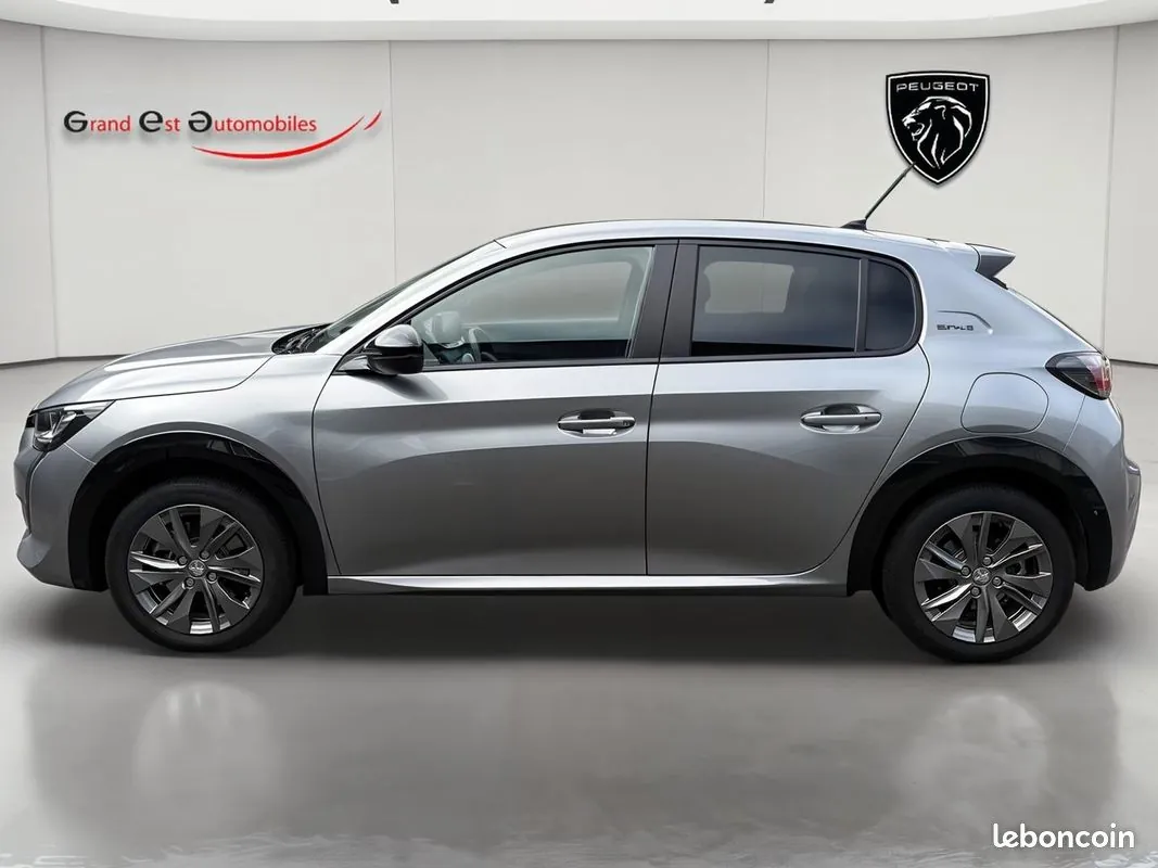 Peugeot 208 2023 photo 2