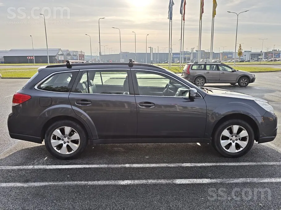Subaru Outback 2010 photo 4