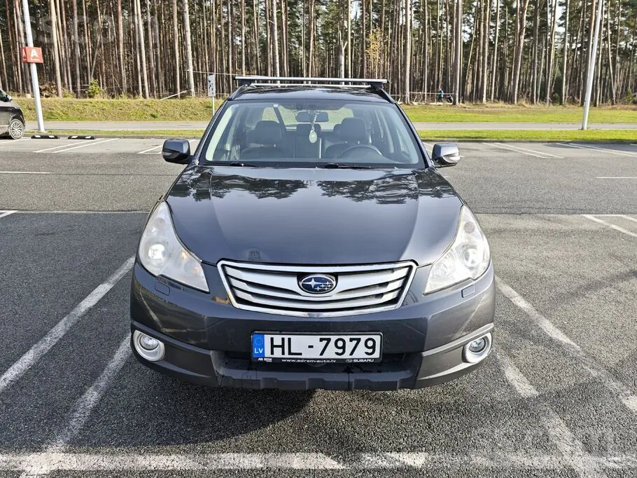 Subaru Outback 2010 photo 2
