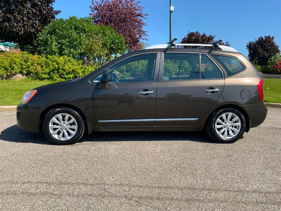 Kia Rondo 2012 photo 3