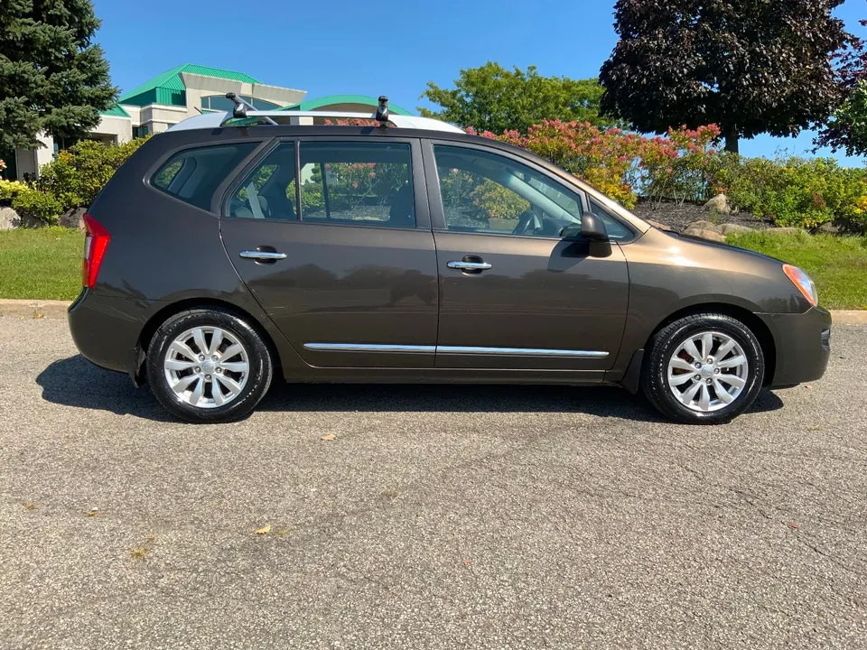 Kia Rondo 2012 photo 2