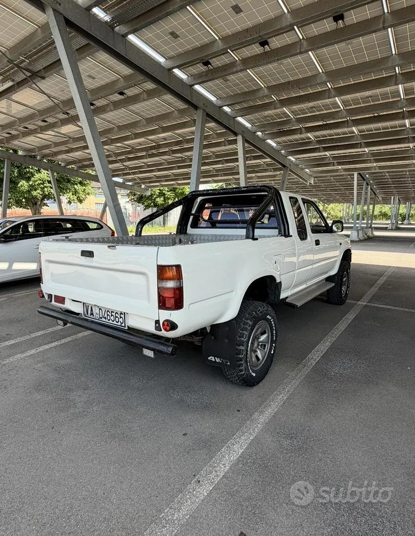 Toyota Hilux 1993 photo 3
