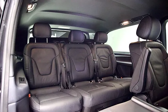 Mercedes-Benz Eqv300 2026 photo 3