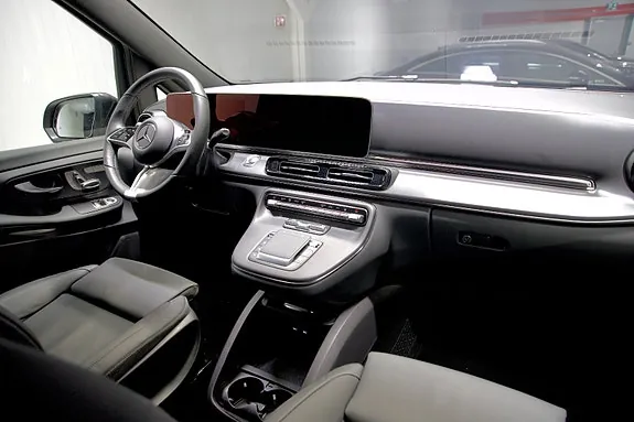 Mercedes-Benz Eqv300 2026 photo 5