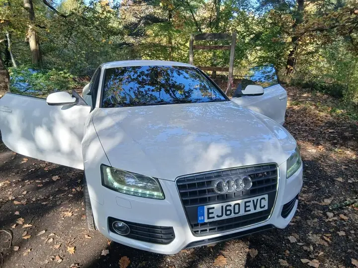 Audi A5 2010 photo 2