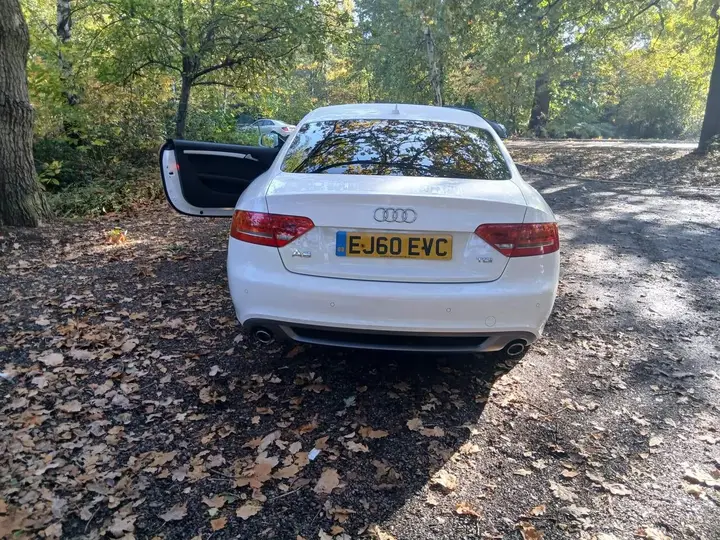 Audi A5 2010 photo 4