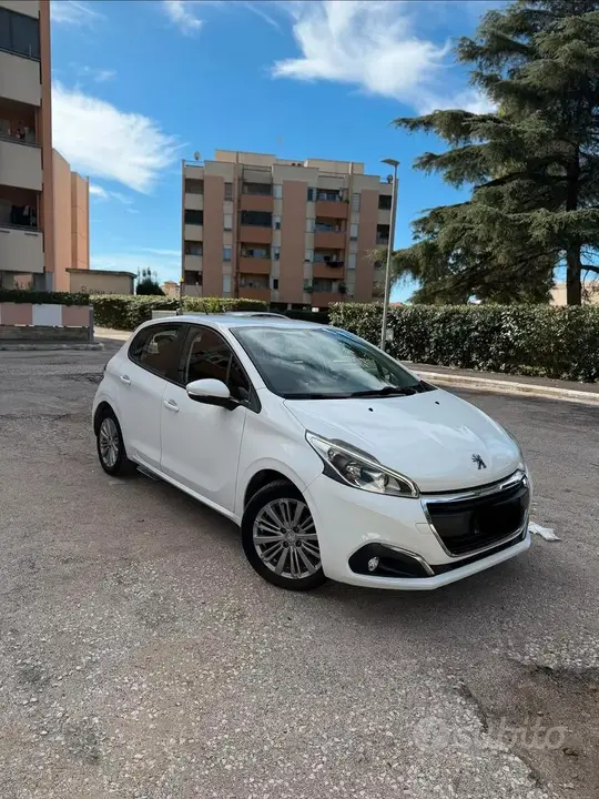 Peugeot 208 2017 photo 2