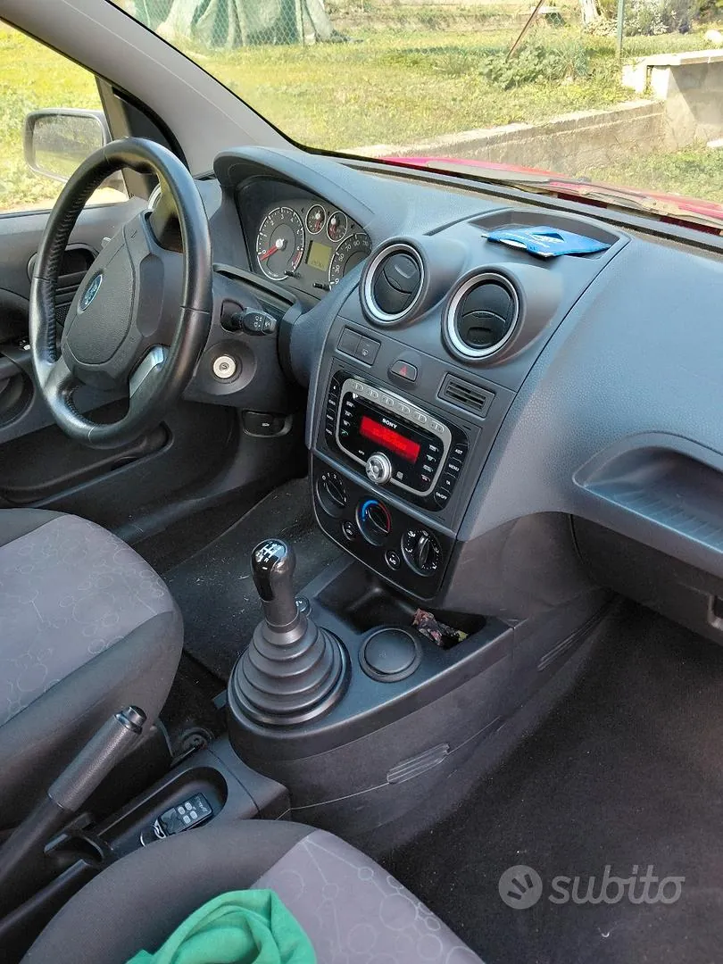 Ford Fiesta 2008 photo 2