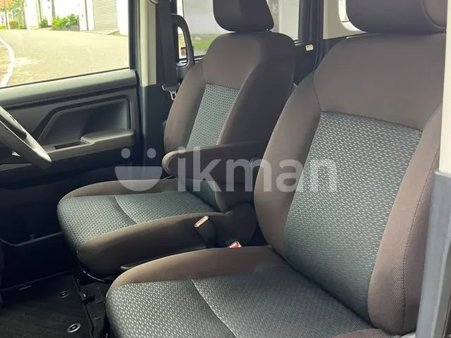 Toyota Roomy 2023 photo 2