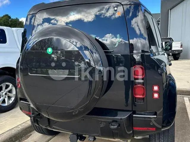 Land Rover Defender 2025 photo 2