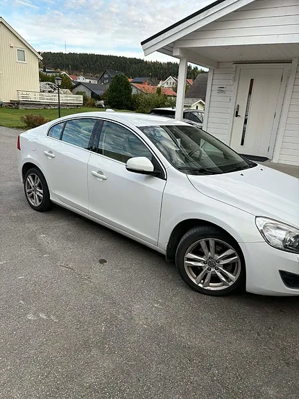 Volvo S60 2012 photo 2