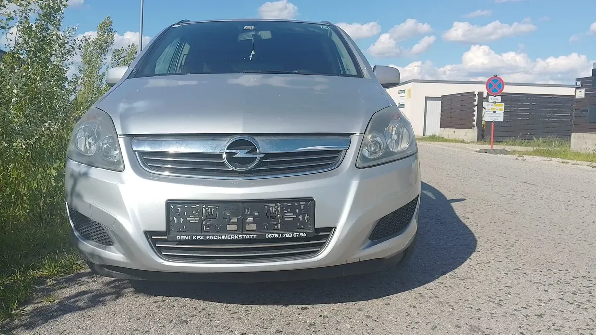 Opel Zafira 2010 photo 2