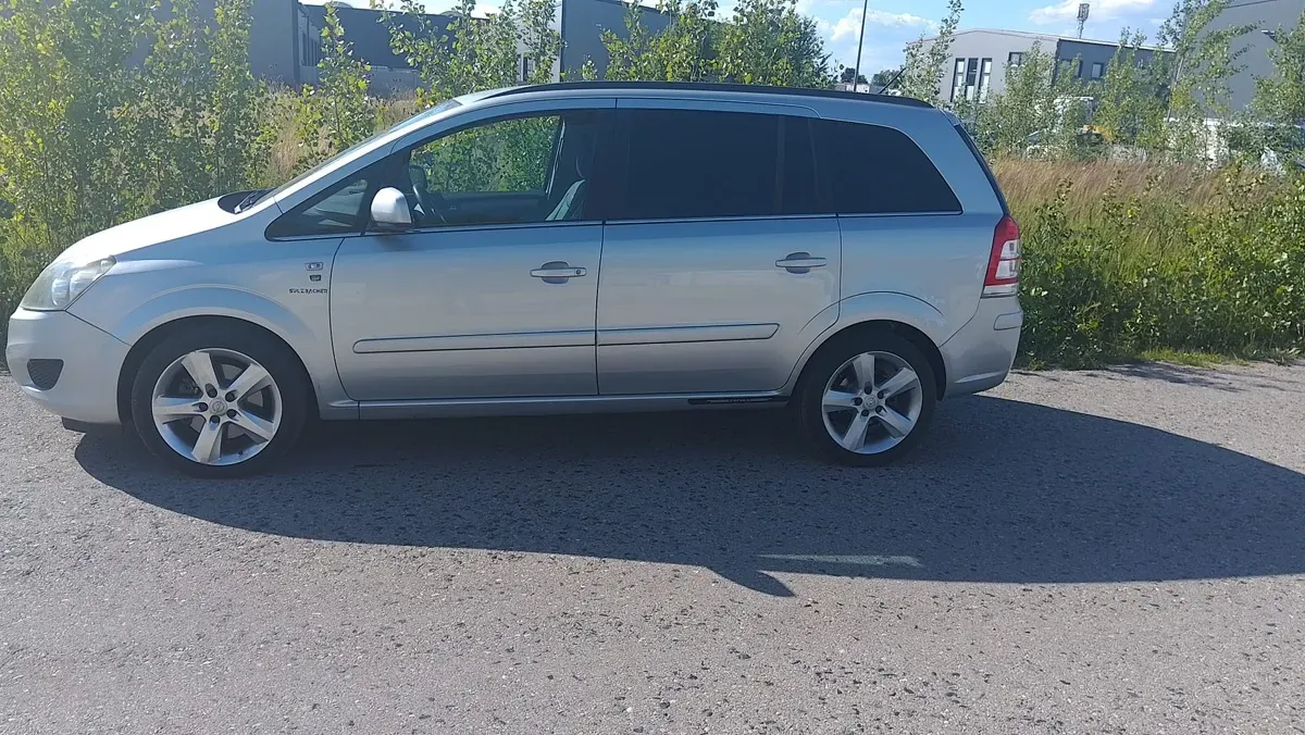 Opel Zafira 2010 photo 3