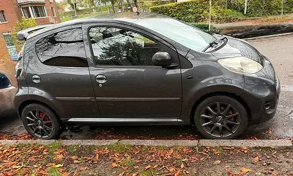 Peugeot 107 2011 photo 3