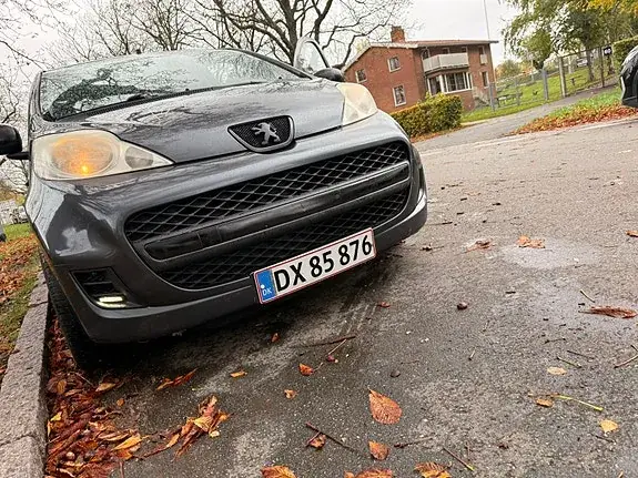 Peugeot 107 2011 photo 2