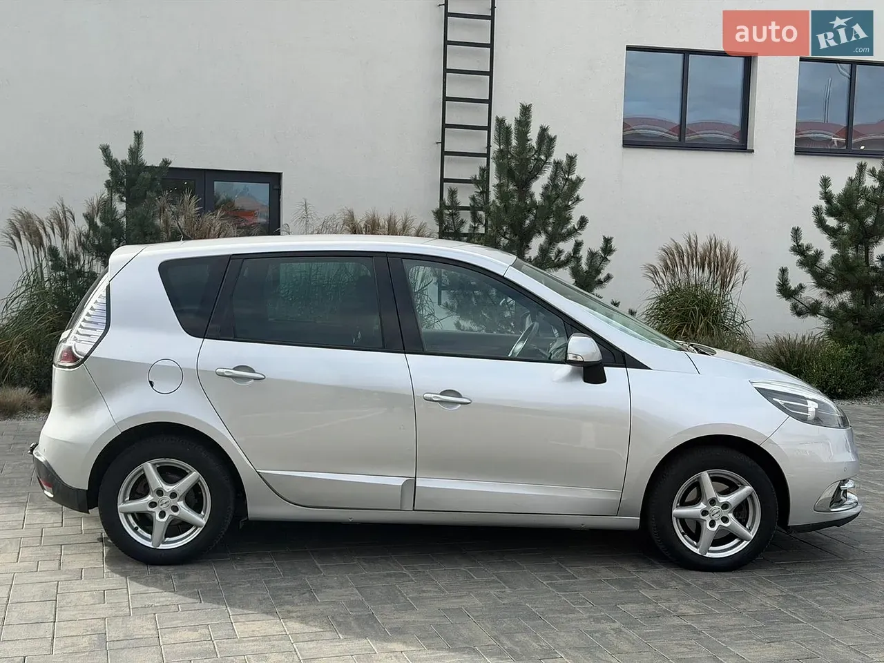 Renault Scenic 2012 photo 5