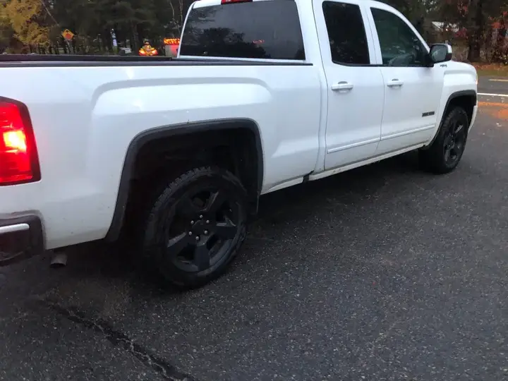 GMC Sierra 1997 photo 2