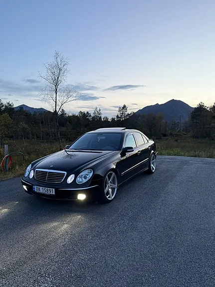 Mercedes-Benz E-Class 2004 photo 2