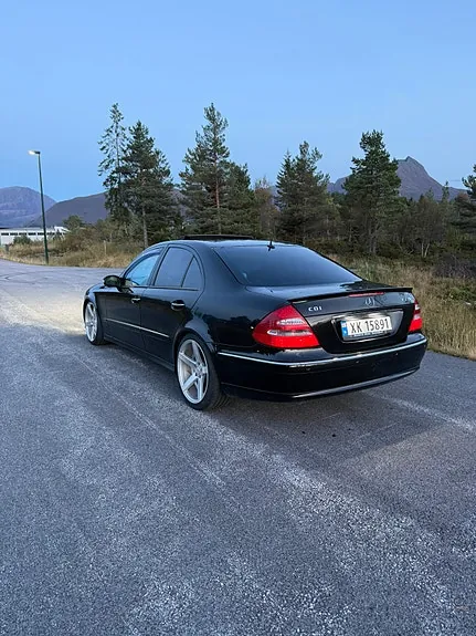 Mercedes-Benz E-Class 2004 photo 5