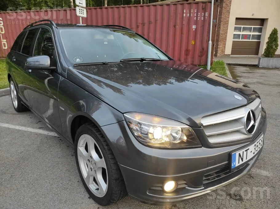 Mercedes-Benz C200 2010 photo 3