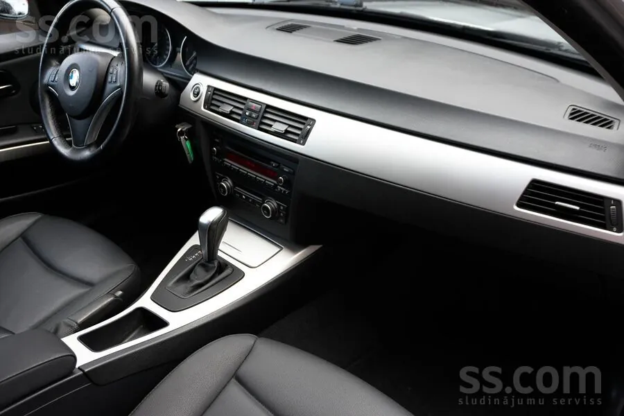 BMW 320 2010 photo 5