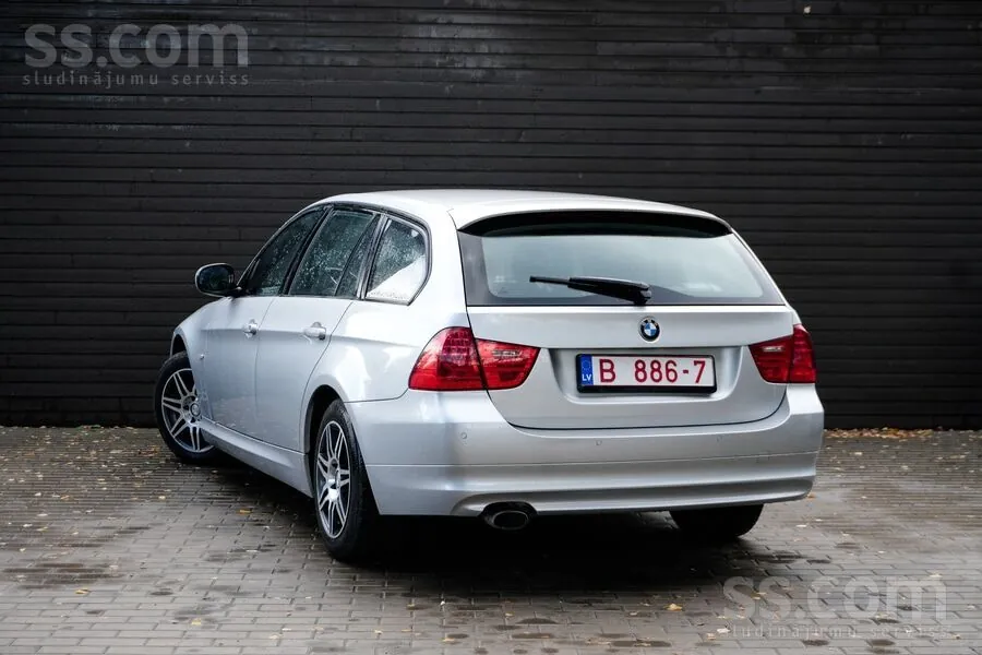 BMW 320 2010 photo 4