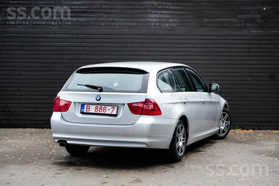 BMW 320 2010 photo 3