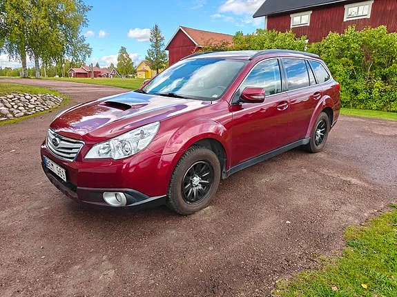 Subaru Outback 2010 photo 2