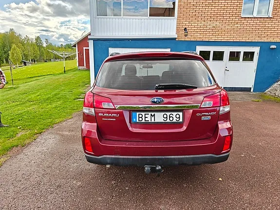 Subaru Outback 2010 photo 3