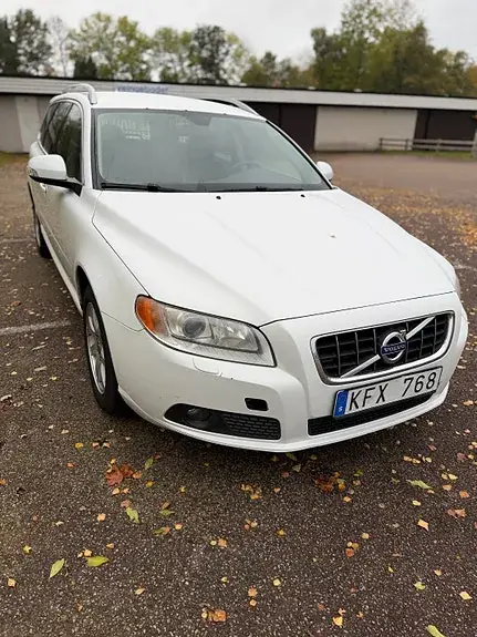 Volvo V70 2010 photo 2