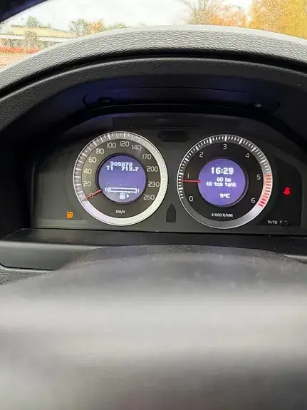 Volvo V70 2010 photo 4