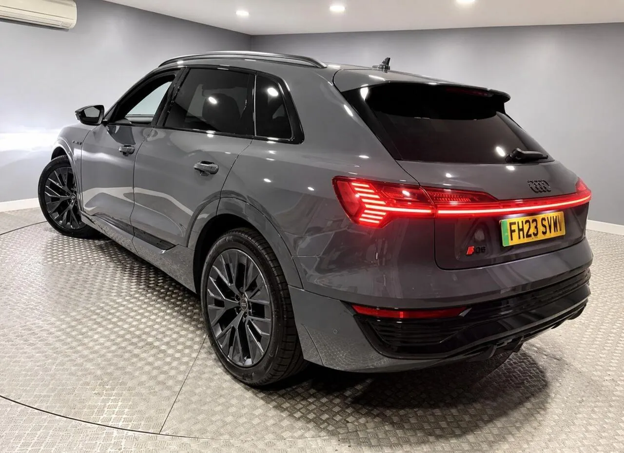 Audi Q8 E-Tron 2023 photo 3