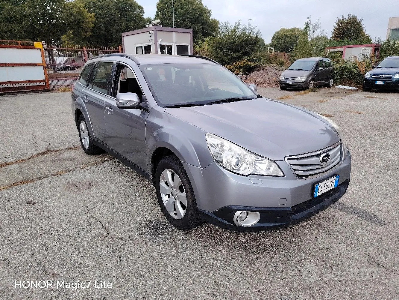 Subaru Outback 2010 photo 2
