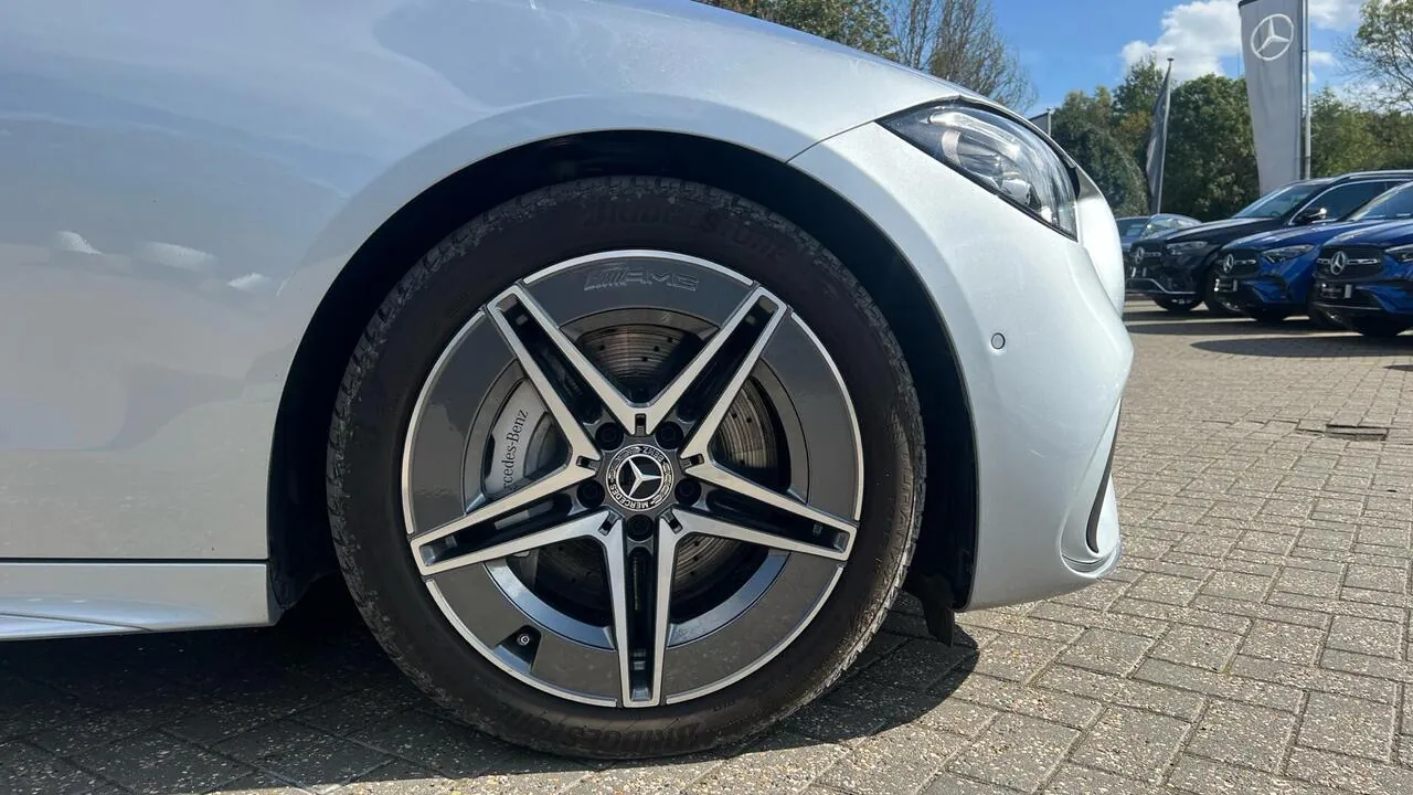 Mercedes-Benz C-Class 2025 photo 5