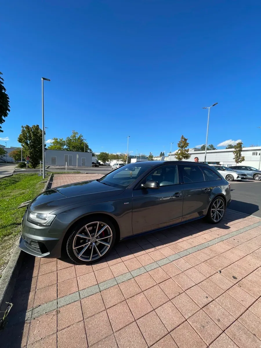 Audi A4 2015 photo 2