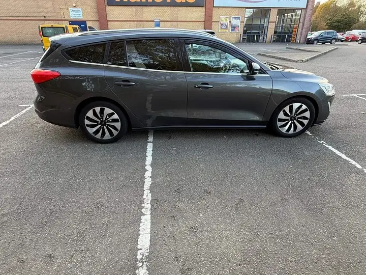 Ford Focus 2018 photo 2