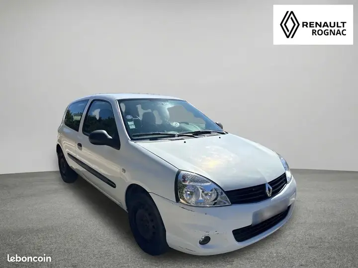 Renault Clio 2011 photo 2