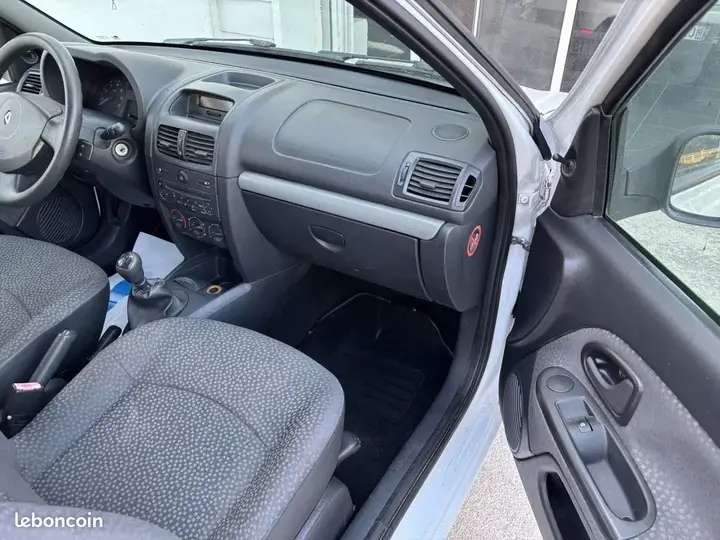 Renault Clio 2011 photo 5