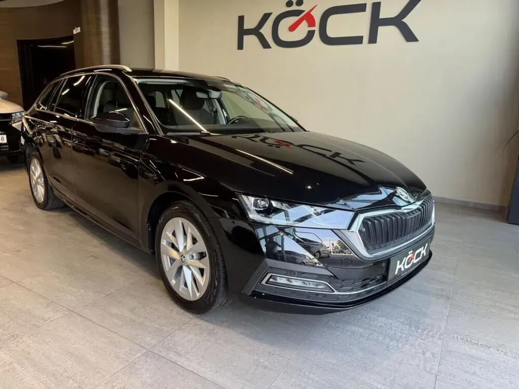 Skoda Octavia 2023 photo 2