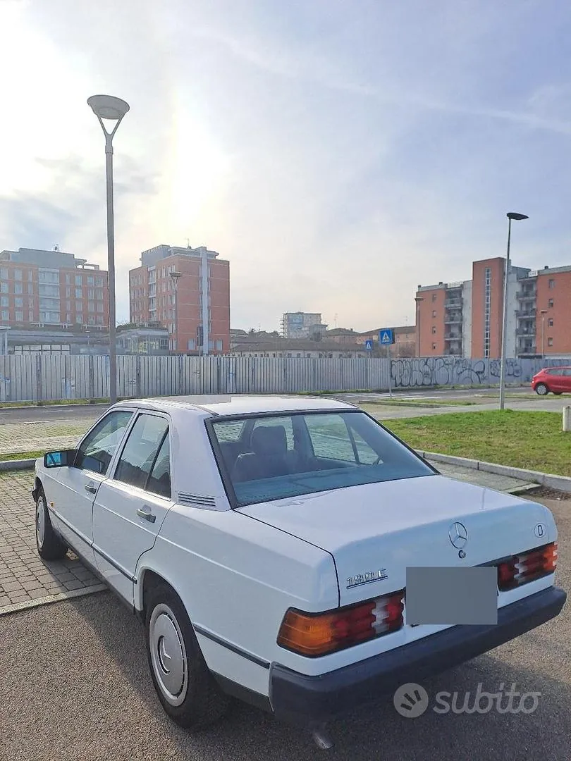Mercedes-Benz 190E 1989 photo 4