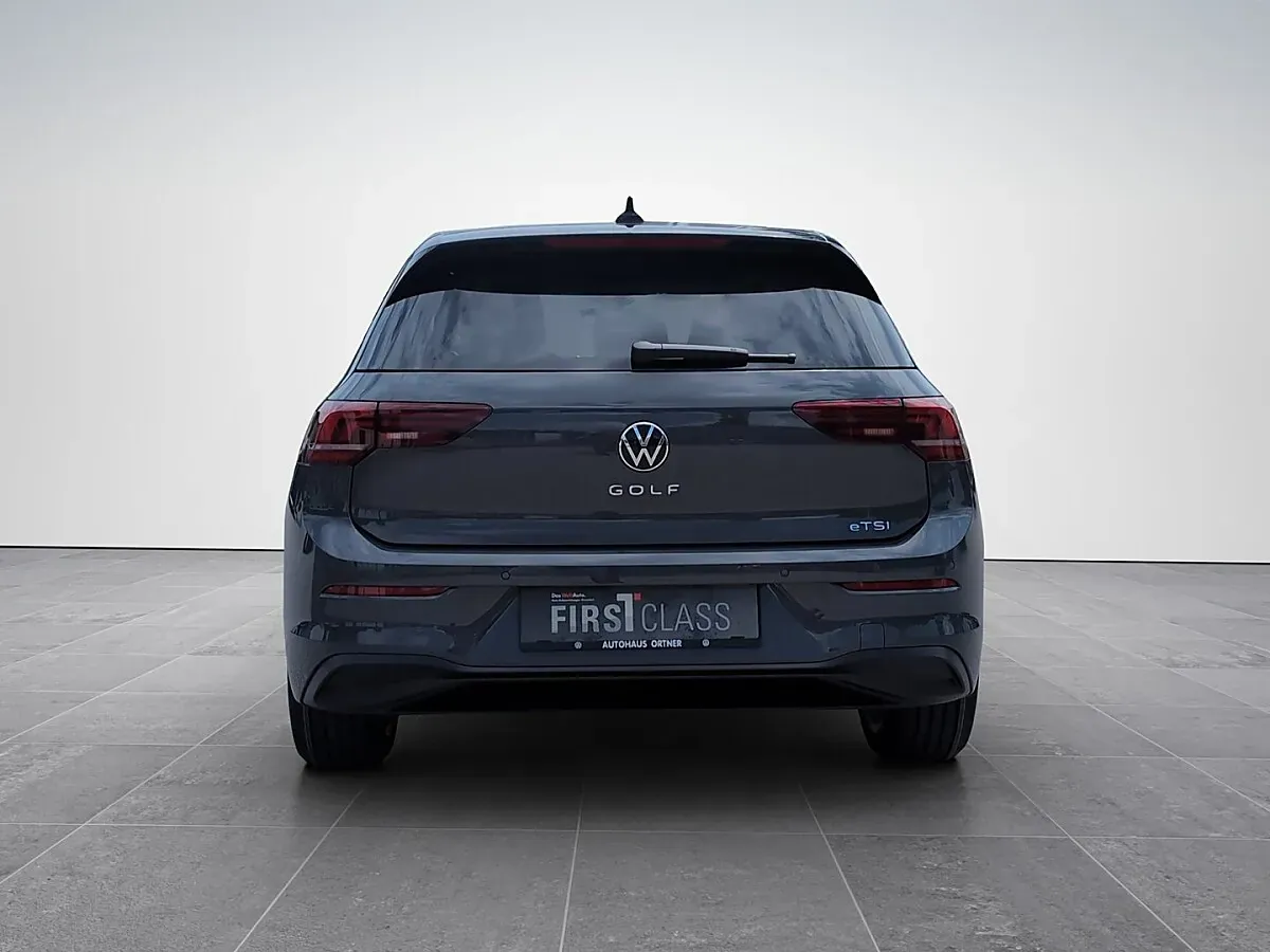 Volkswagen Golf 2026 photo 2
