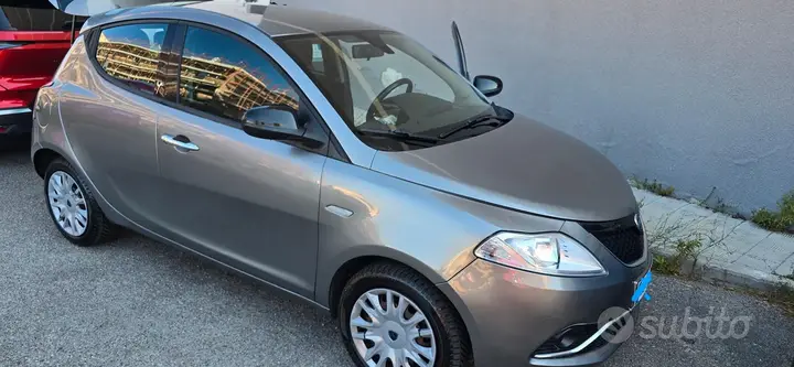 Lancia Ypsilon 2015 photo 2