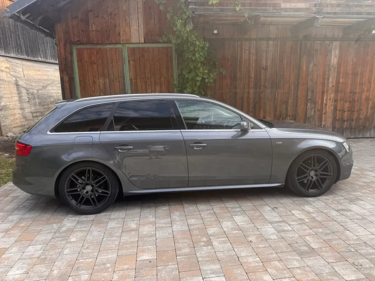 Audi A4 2015 photo 2