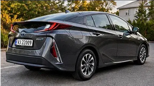 Toyota Prius Plug-In Hybrid 2020 photo 3