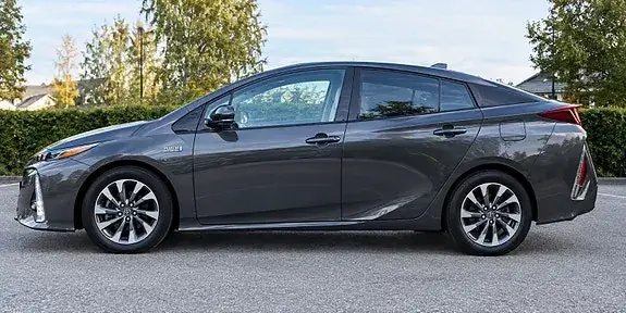 Toyota Prius Plug-In Hybrid 2020 photo 2